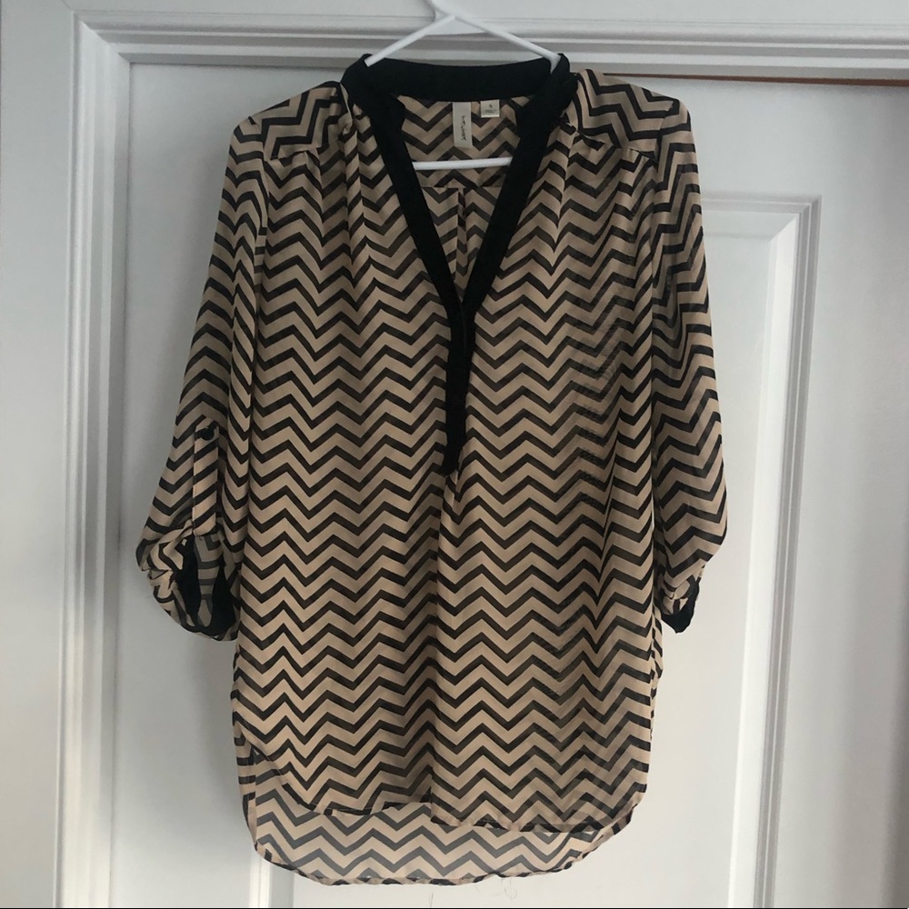 🚨 ALL TOPS $7 🚨 - Picture 4 of 8